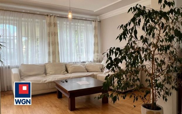 Dom na wynajem Zagórze - Wygodna willa dla osób ceniacych spokój i komfort. - Zdjęcie 1