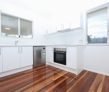 20 Loveanius Street, Silkstone QLD 4304 - House For Rent | Domain - Photo 3