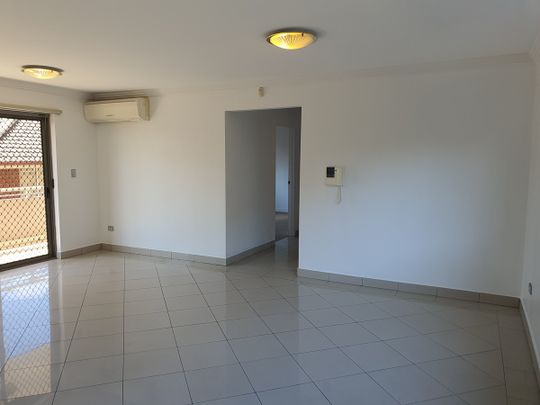 Spacious 2 bedroom unit for rent - Photo 1