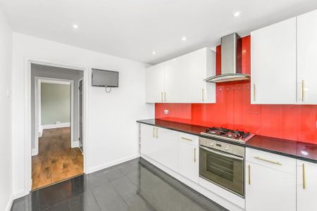 3 bedroom flat to rent - Photo 5