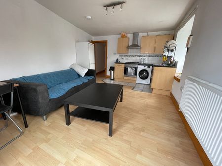 3 Bed Flat, Portswood Road, SO17 - Photo 2