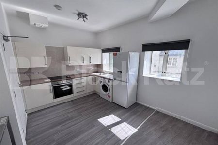 Newly refurbished two-bedroom flat on Handsworth Avenue, Chingford - Photo 5