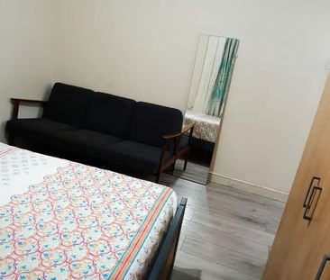 Room in a Shared House, Oaklands Park Avenue, IG1 - Photo 2