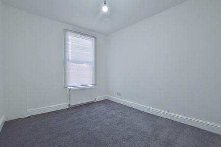 5 bedroom House To Let - Photo 2