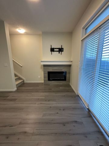 Charming 2-Bedroom Home in Airdrie – Convenient &amp; Cozy! - Photo 3