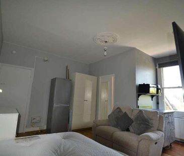 Sutton Court, Chiswick, W4 - Photo 2