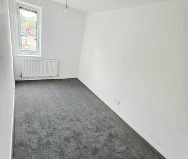 4 Bed Terraced House, Berkeley Path, LU2 - Photo 3