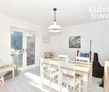 3 bedroom semi-detached house to rent - Photo 3