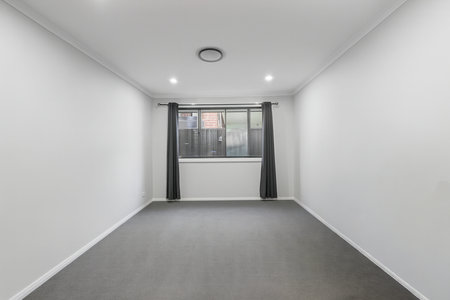 Modern, fresh and move into a ready family home! - Photo 2