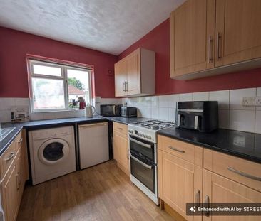 2 bedroom semi-detached house to rent - Photo 6
