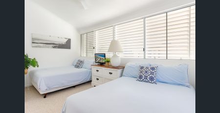 FULLY FURNISHED - 1 minute walk to Sunshine Village & Patrolled Surf Beach - Photo 5