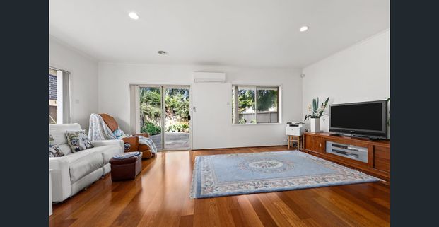 Spacious home with loads of living areas!! - Photo 1