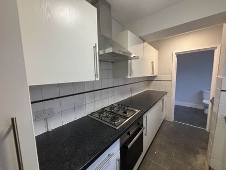 Price £950 pcm - Available Now - Unfurnished - Photo 5