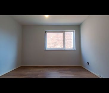 2 Bed Flat, Barking, IG11 - Photo 2