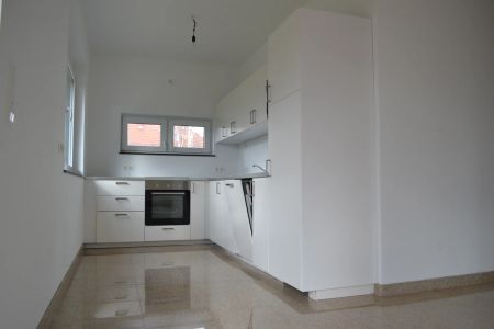 ATEMBERAUBENDER GARTEN - ZENTRAL BEGEHBARE ZIMMER - KÜCHE - AB SOFORT VERFÜGBAR! - Foto 2