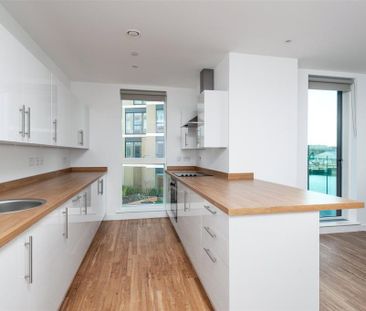 3 bedroom flat to rent - Photo 6