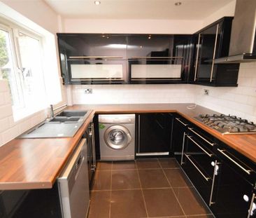 2 bedroom semi-detached house to rent - Photo 5