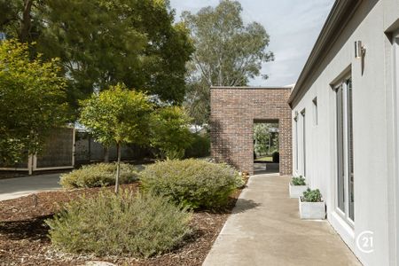 Luxe Private Hideaway on Wharparilla Drive - Pool Maintenance Included - Photo 4