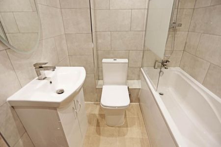 4 bedroom terraced house to rent - Photo 2