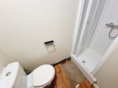 5 Bed Student Accommodation - Photo 5