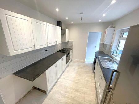 4 bedroom terraced house to rent - Photo 5