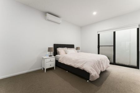 Stunning Modern Home – Where Style Meets Functionality - Photo 2