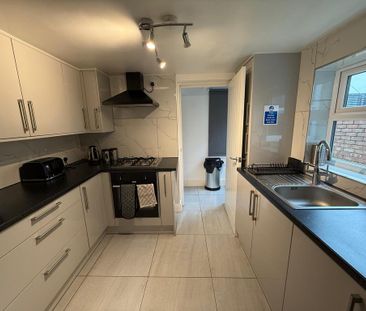 3 bedroom terraced house to rent - Photo 5