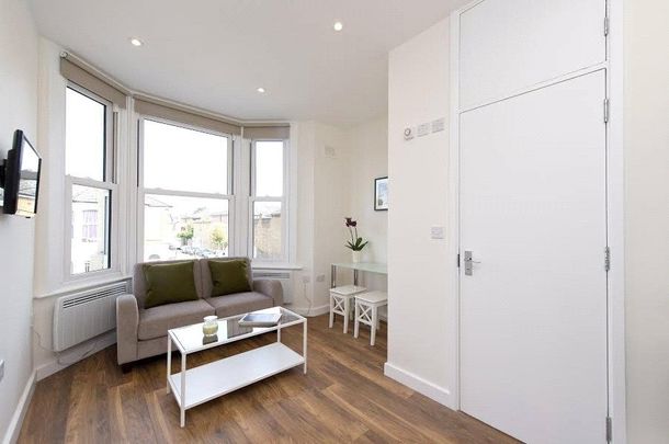 Studio to rent - Photo 1