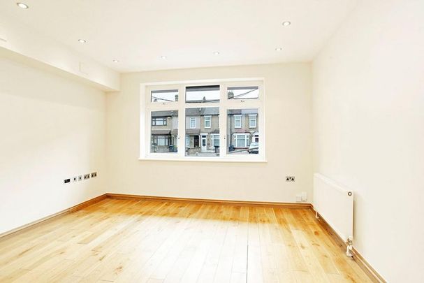 1 bedroom ground floor flat to rent - Photo 1
