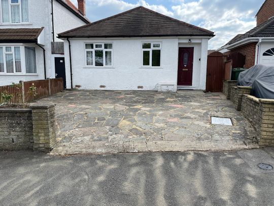 Worcester Park, KT4 (Detached) - Photo 1