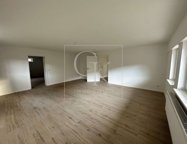 Erstbezug nach Modernisierung von geräumiger Souterrain-Wohnung (2 ZKDB) mit Terrasse und Stellplatz - Foto 1