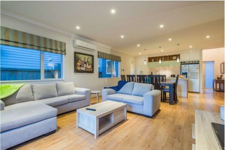 FLAT BUSH, 4 BEDROOMS - Photo 3