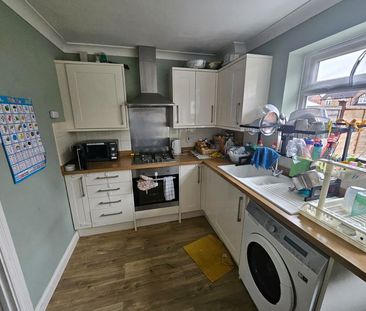 Watch Elm Close - Photo 6