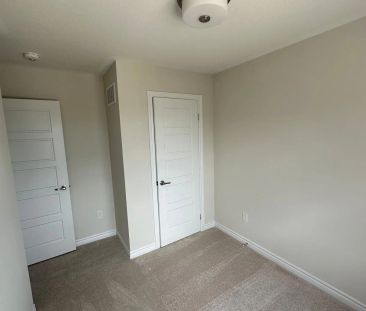 Condo Townhouse For Lease | X9248855 - Photo 1