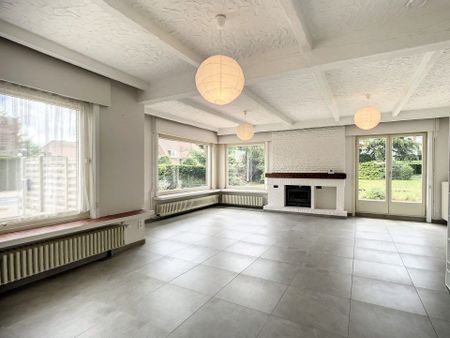 Ruime alleenstaande woning nabij het centrum van Westrozebeke - Photo 3