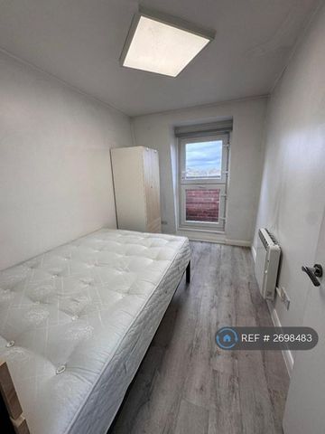 3 bedroom flat to rent - Photo 2