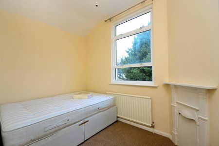4 bedroom terraced house to rent - Photo 2
