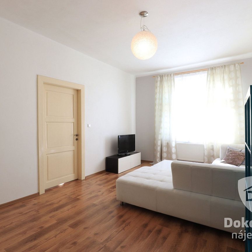 Pronájem bytu 2+1 83 m² - Photo 1