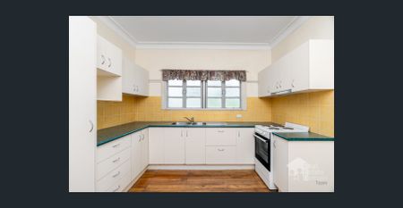 Affordable Living in Wynnum Awaits! - Photo 4