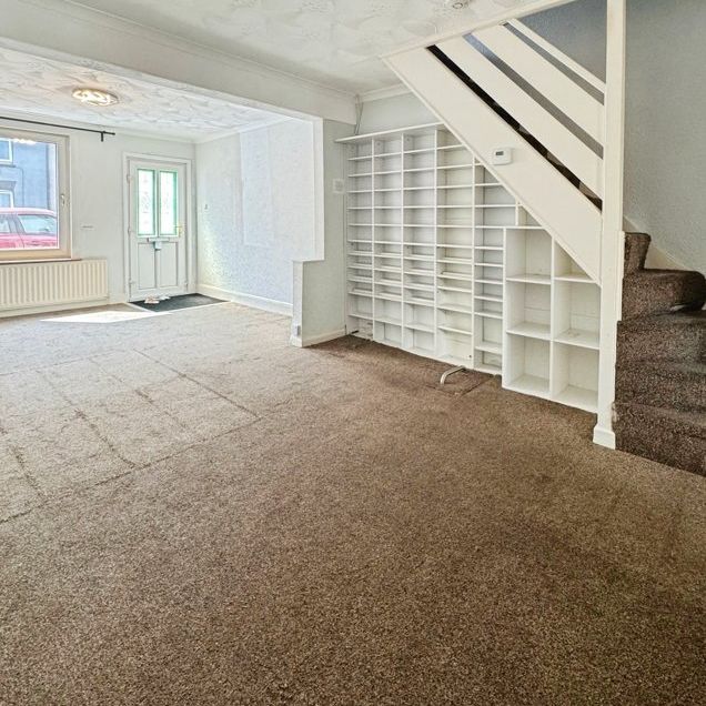 Flat to rent - Thorold Road, Chatham, ME5 - Photo 1