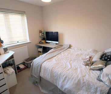 3 bedroom end of terrace house to rent - Photo 3