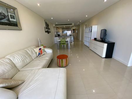 CBD LIVING - Photo 3