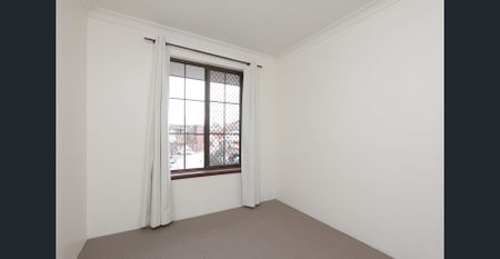 Family home in prime location - Photo 2