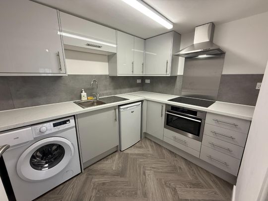 Hudds Vale Road, Bristol - Photo 1