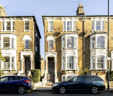 A bright two bedroom apartment set on the first floor of this perio... - Photo 5