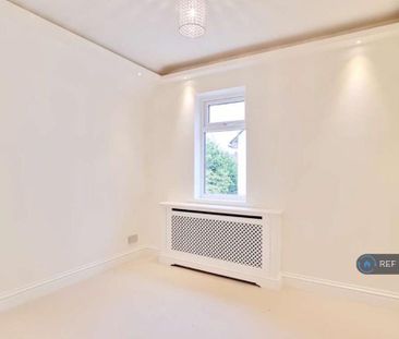 4 bedroom semi-detached house to rent - Photo 3