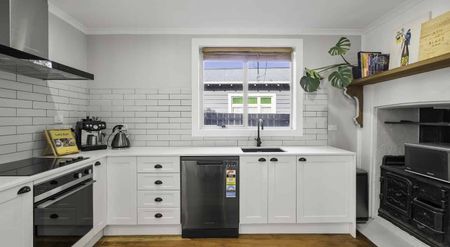 Eastside Villa Charm - Photo 2