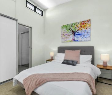 Modern Three-Bedroom Townhouse in Boutique Coorparoo Complex - Photo 5