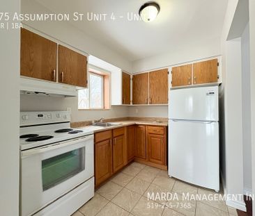 SPACIOUS 2BEDROOM/1BATHROOM SUITE IN DOWNTOWN WINDSOR+ HYDRO - Photo 2