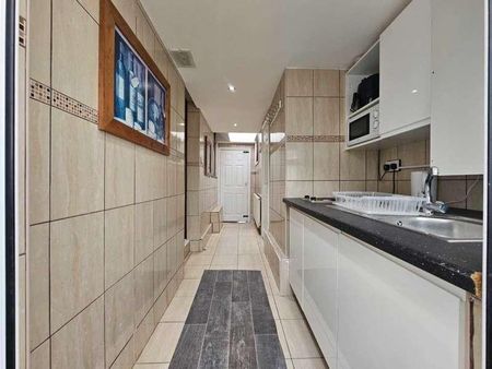 Basildon Avenue, Clayhall, IG5 - Photo 3